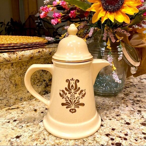 Vintage Pfaltzgraff Coffee Pot Village Pattern USA Made Tan Brown Stoneware 6x9” - Picture 1 of 16